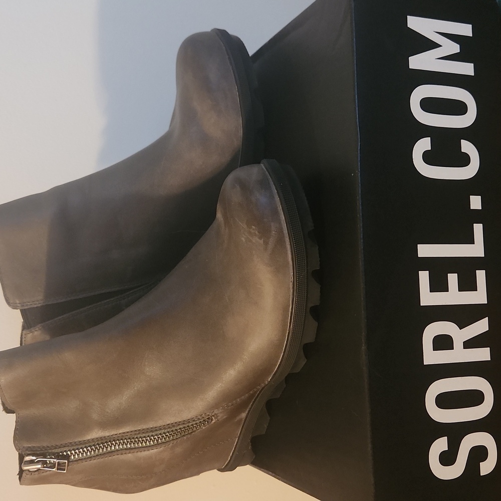 Sorel Joan of Arc Wedge II Zip. Sz 10 Gray
